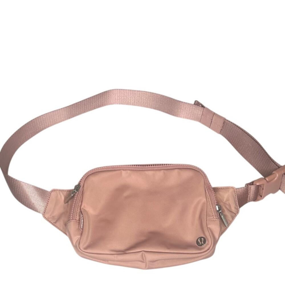 Lululemon Everywhere belt bag Pink Pastel 7.5x5 2" depth